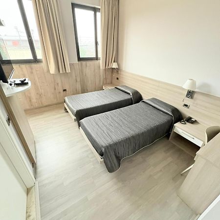 Hotel Meuble' Atlantic Treviglio Exterior photo